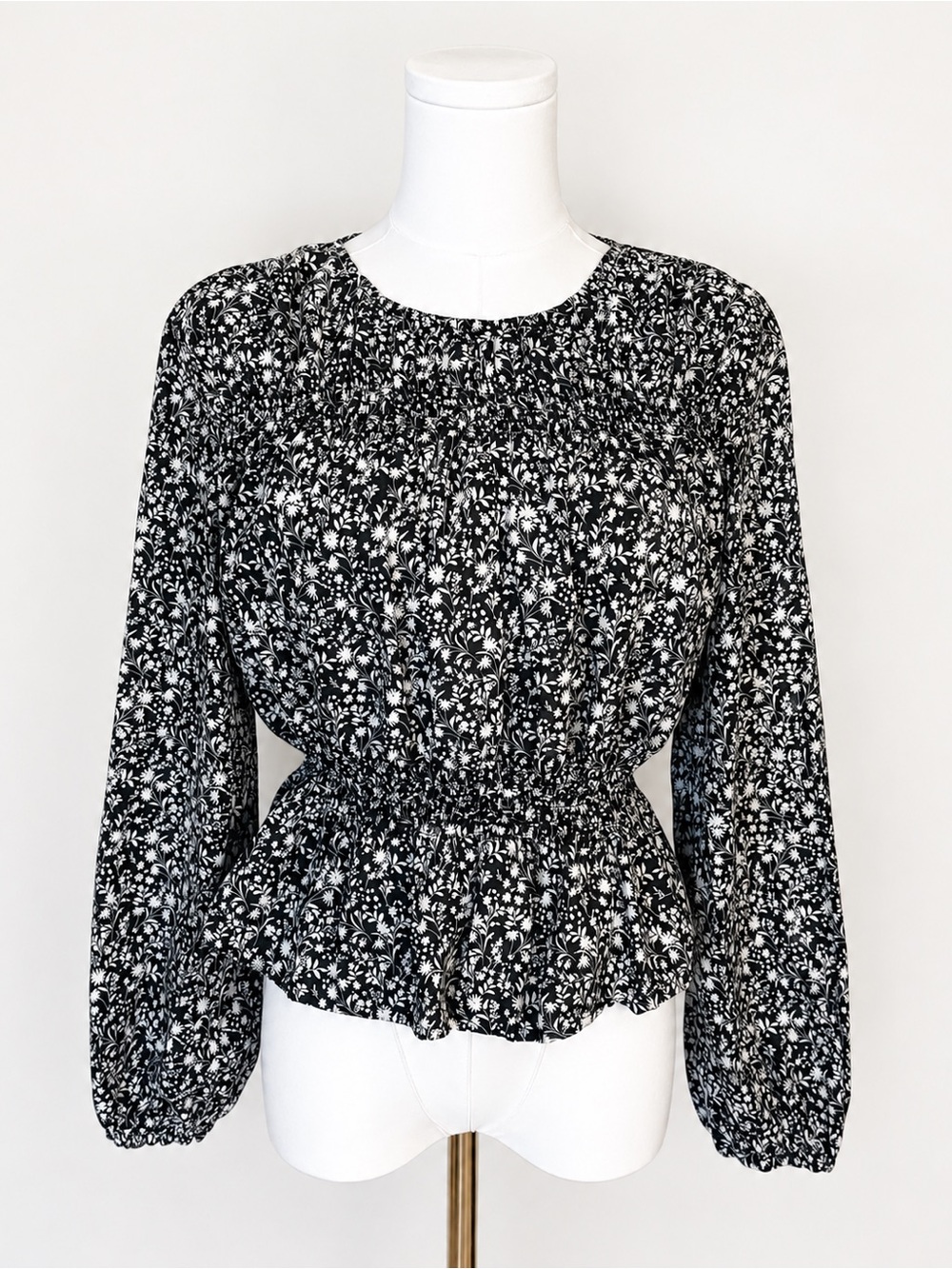 Universal Thread XS Black White Floral Smocked Peplum Blouse Puff Sleeve Cotton